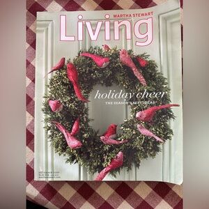 Martha Stewart Festive Wreath‎ with Glittering Red Birds December 2008 magazine